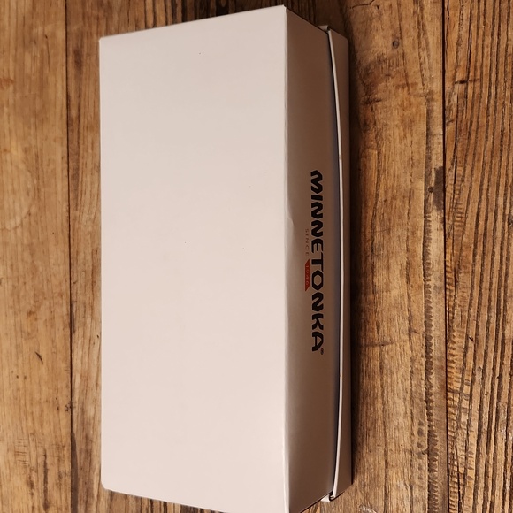 Minnetonka Women's Moosehide Classic - Picture 14 of 14